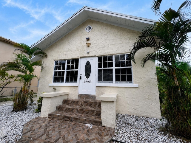 1905 Monroe Street - Photo 1