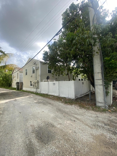 115 Ne 2nd Street - Photo 1