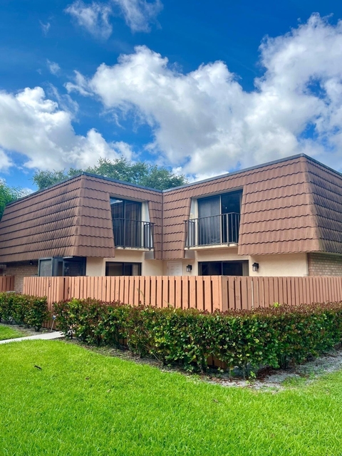 185 Charter Way - Photo 1