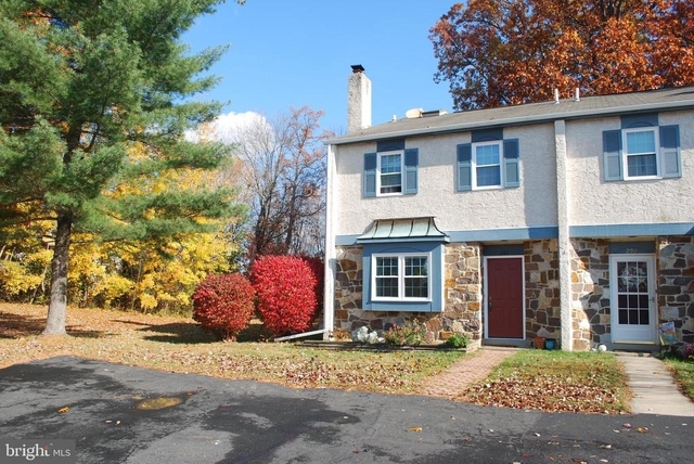 290 Lawndale Avenue - Photo 1