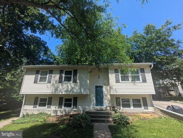 3813 Oak Street - Photo 1