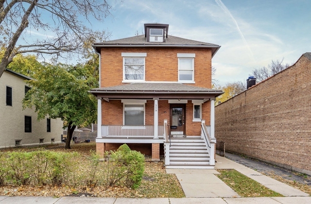 319 Chicago Avenue - Photo 1