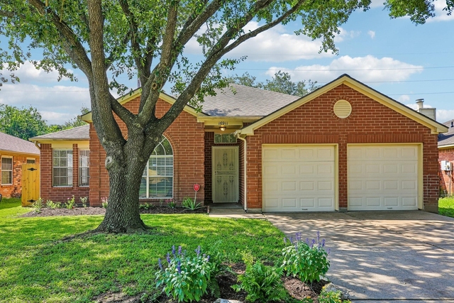 16911 Bouldgreen - Photo 1