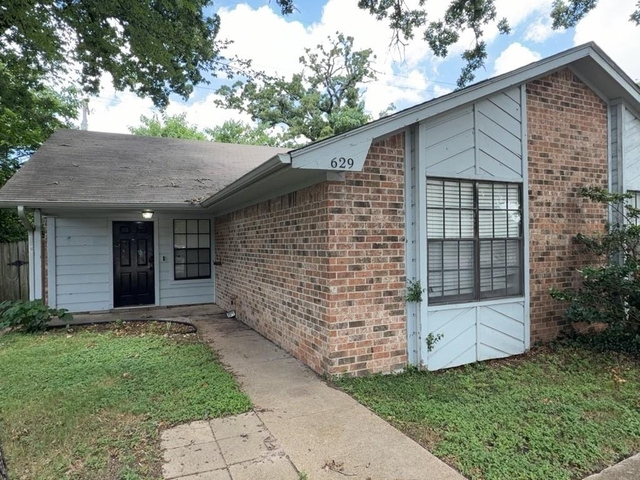 629 W Ridge Drive - Photo 1