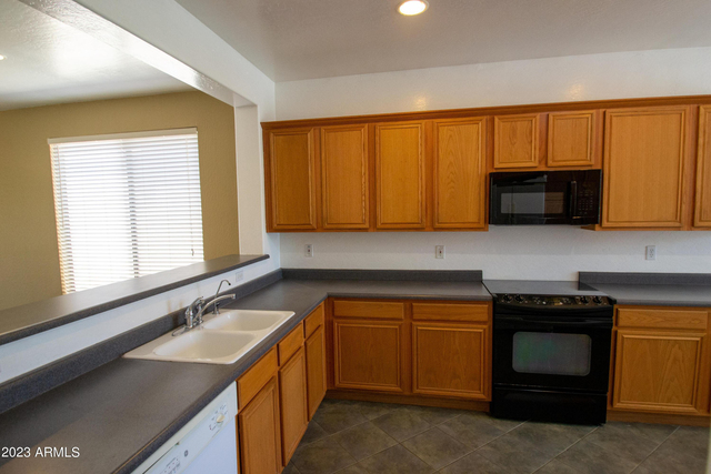 3381 W Thoreau Lane - Photo 1