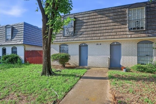 1910 W Sanford Street - Photo 1