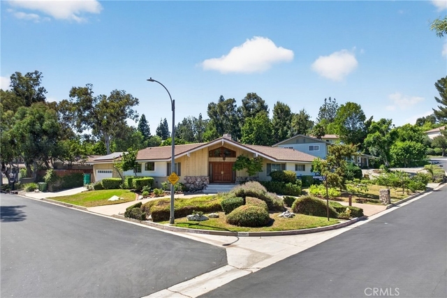 10401 Wystone Avenue - Photo 1