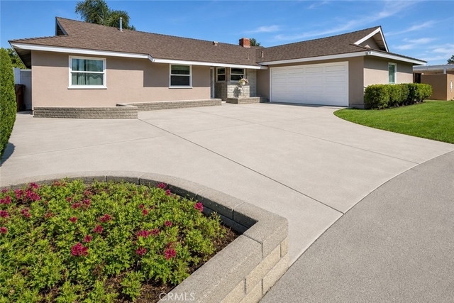 518 N Carousel - Photo 1