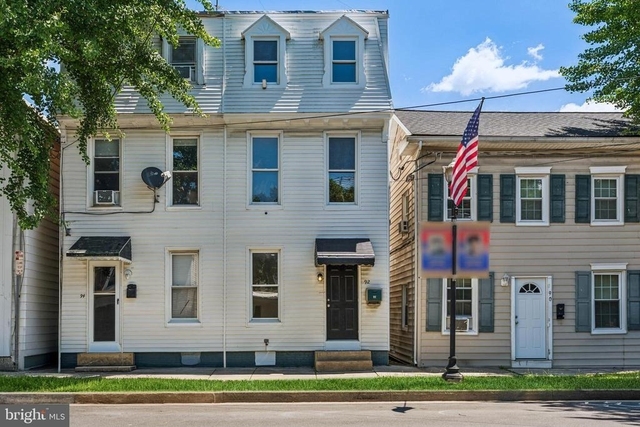 92 Pennsylvania Avenue - Photo 1