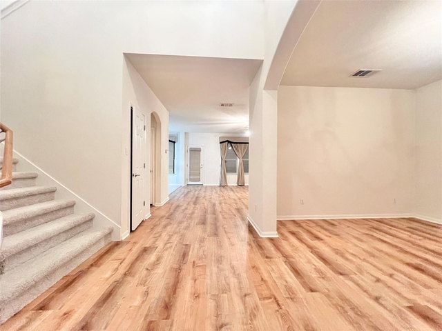 1103 Apollo Ln - Photo 1