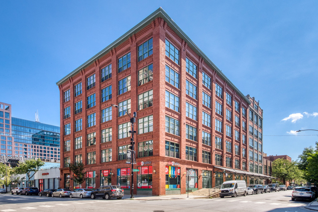 1017 W Washington Boulevard - Photo 1
