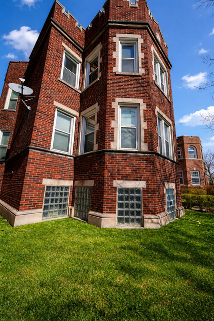 1740 W Garfield Boulevard - Photo 1