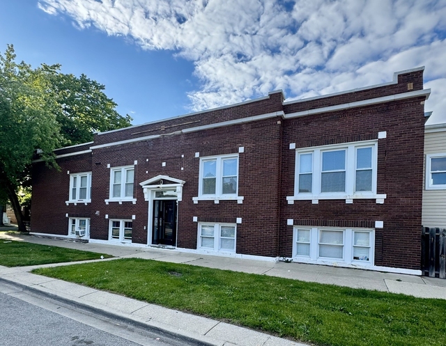 2345 Cuyler Avenue - Photo 1
