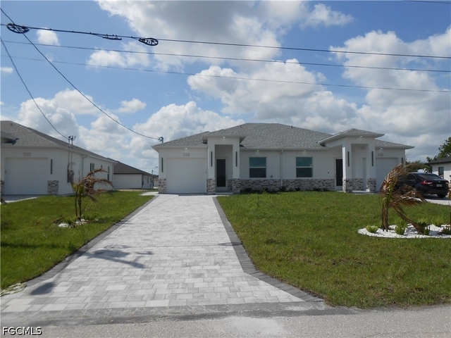 320 Poplar Street - Photo 1