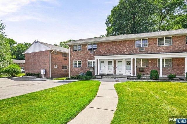 901 Washington - Photo 1