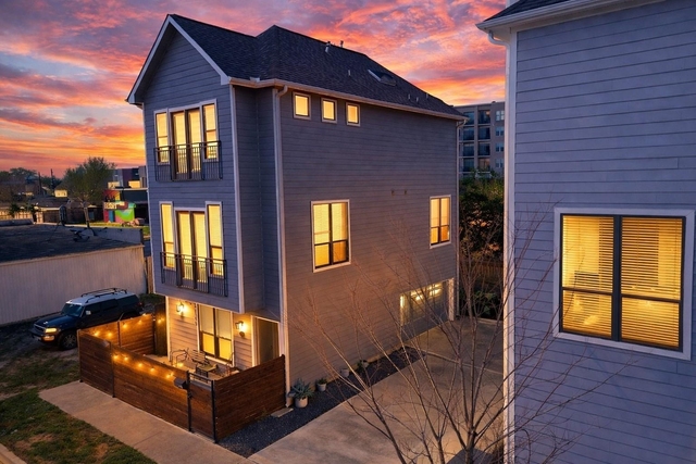 1206 W 14th Street - Photo 1