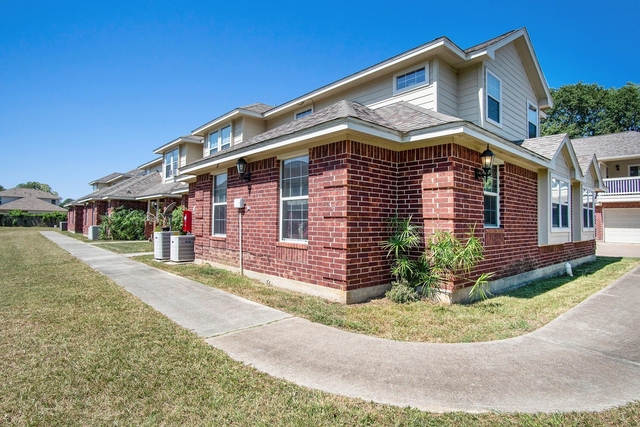 1207 Lovett Street - Photo 1