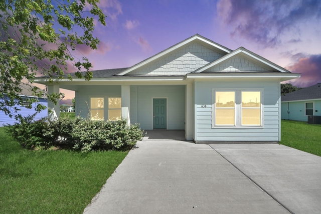 638 Stovall Drive - Photo 1