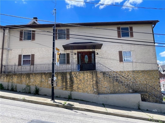 1187 E 4th Street - Photo 1