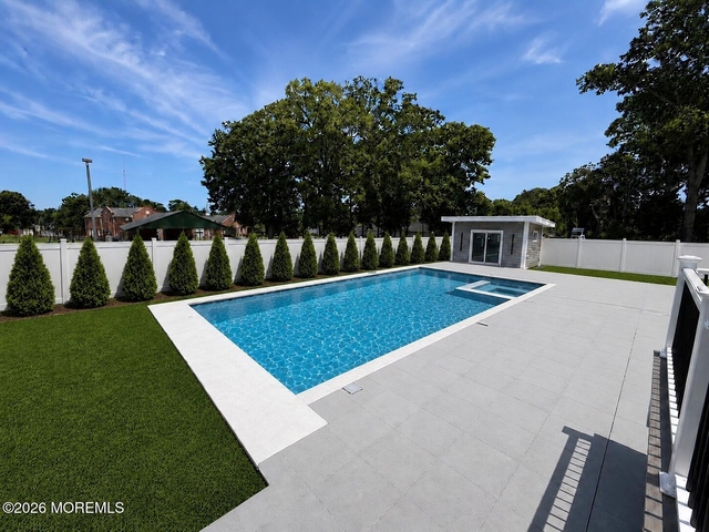 19 Roslyn Drive - Photo 1