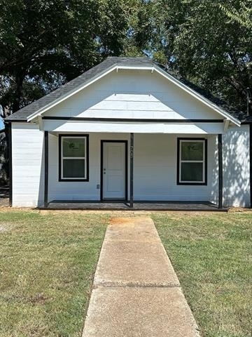 705 E Jones Street - Photo 1