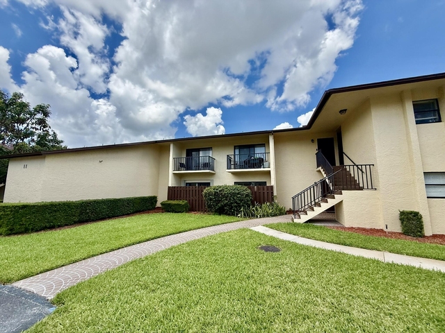 2050 Oleander Boulevard - Photo 1
