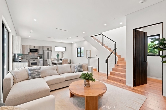 425 N Alfred - Photo 1