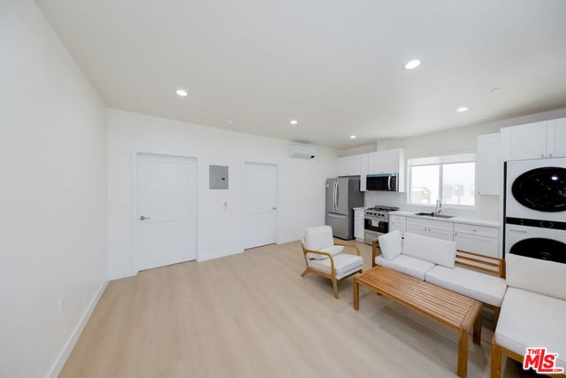 233 N Chicago Street - Photo 1