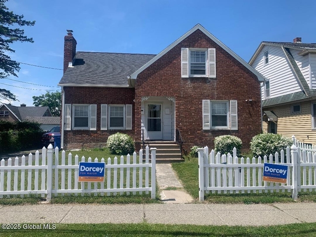 104 Thornton Street - Photo 1