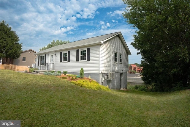 102 Linwood Court - Photo 1