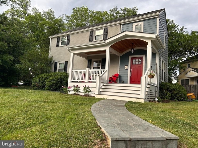 5313 2nd Street N - Photo 1