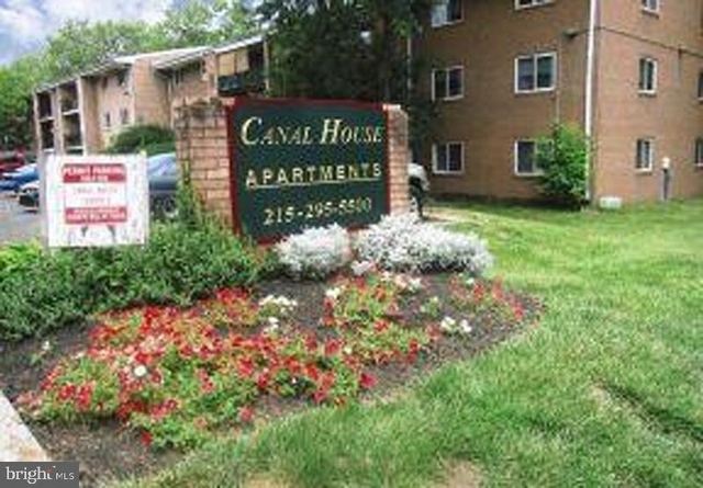 126 E Maple Avenue - Photo 1