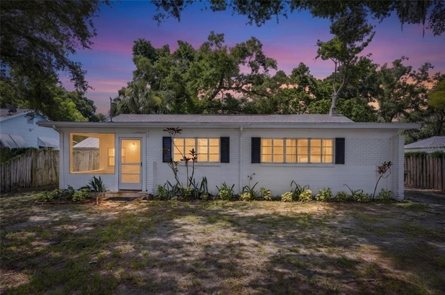 1005 E Flora Street - Photo 1