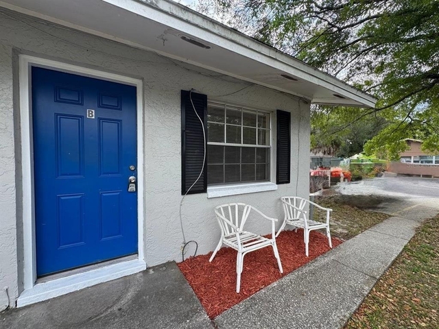 10015 N Aster Avenue - Photo 1