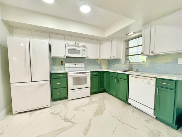 5630 Hollywood Boulevard - Photo 1