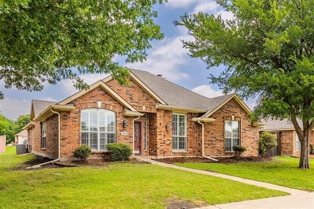 11201 Creekwood Drive - Photo 1