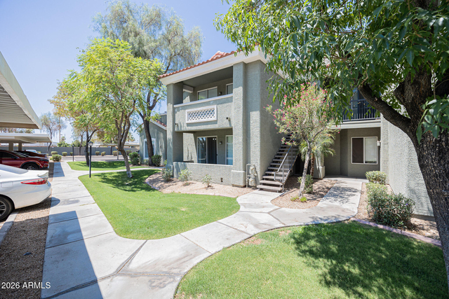 2929 W Yorkshire Drive - Photo 1