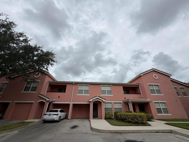 150 Sw Peacock Boulevard - Photo 1