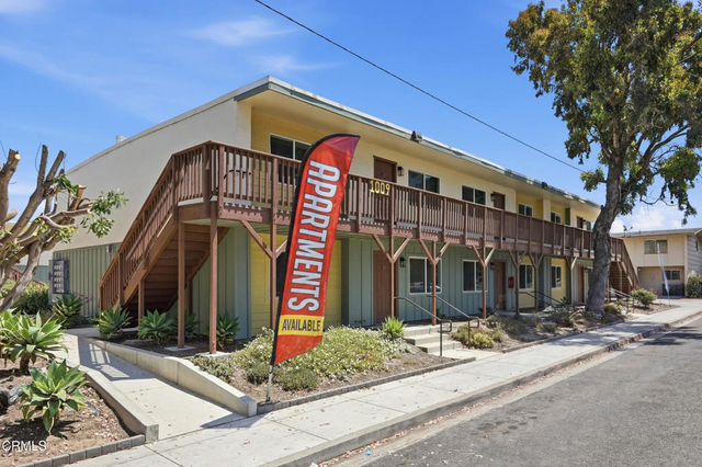 1009 E Jones Street - Photo 1