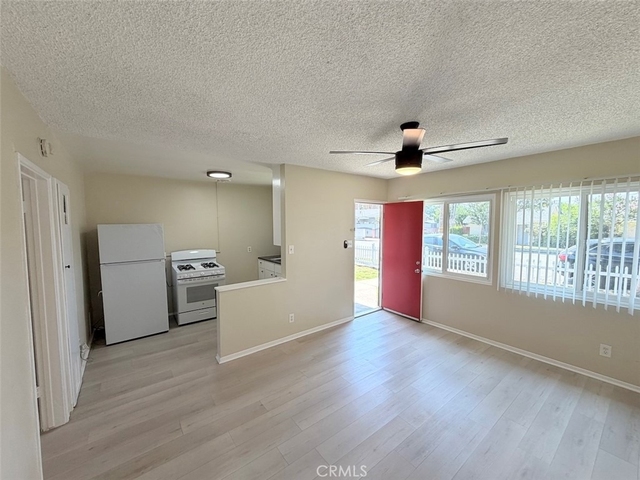 247 W 9th Street - Photo 1