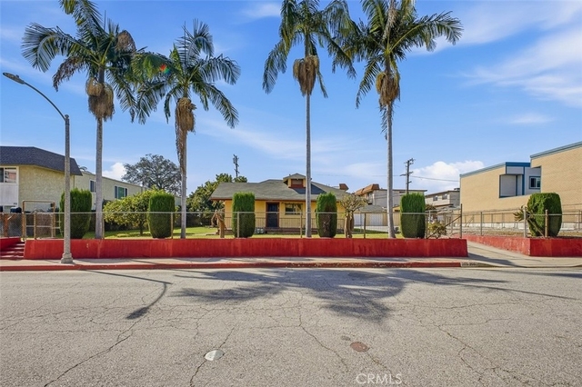 209 N Monterey Street - Photo 1
