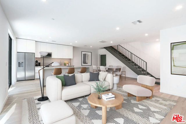 829 Larrabee Street - Photo 1