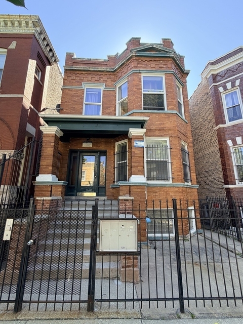 1455 N Washtenaw Avenue - Photo 1