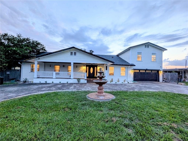 974 Pinelli Street - Photo 1