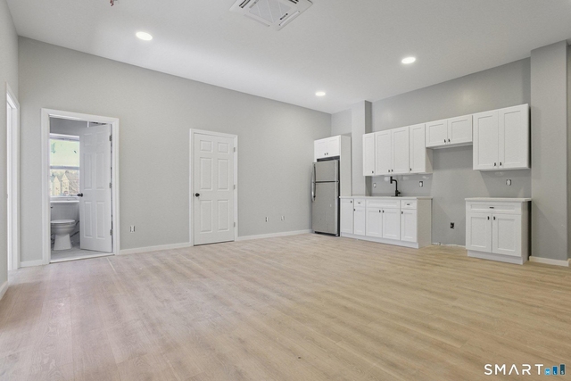 215-219 Bank Street - Photo 1
