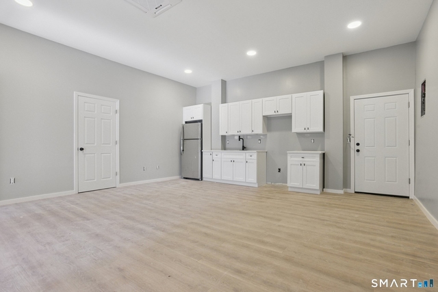 215 Bank Street - Photo 1