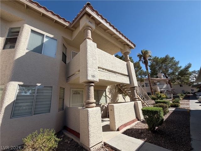 920 Rockview Drive - Photo 1
