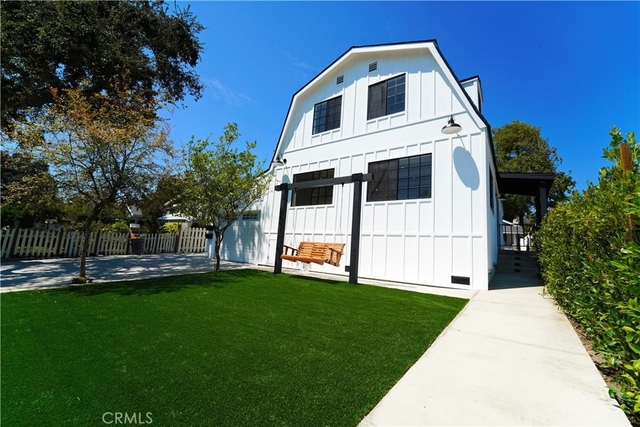 2615 Manhattan - Photo 1