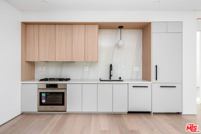 1136 N La Cienega Boulevard - Photo 1