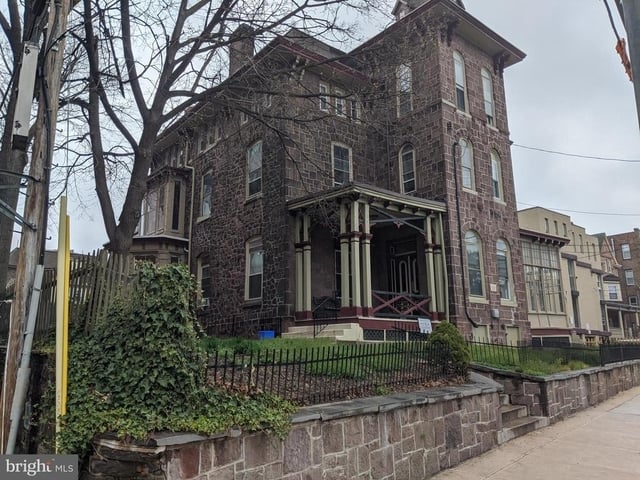 4041 Baltimore Avenue - Photo 1